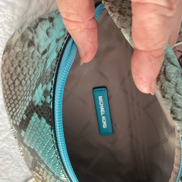 Michael Kors crossbody sling purse NWT Exotic Leather Ocean Blue Multi MSRP $328 - Picture 3 of 9